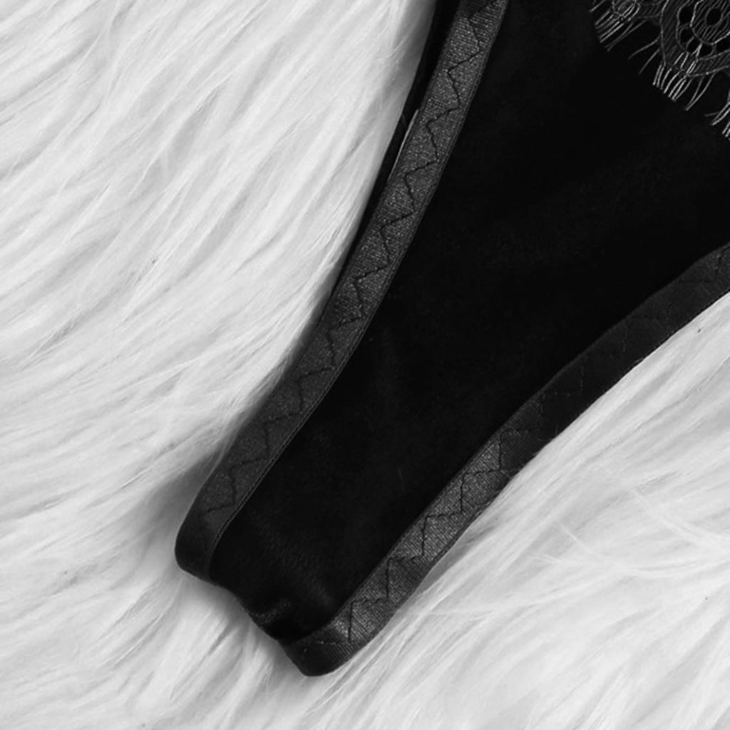 Detalhe: Conjunto Julia NuAuge preto. Lingerie em tecido Spandex/Lycra com borda elástica zig-zag e renda transparente.