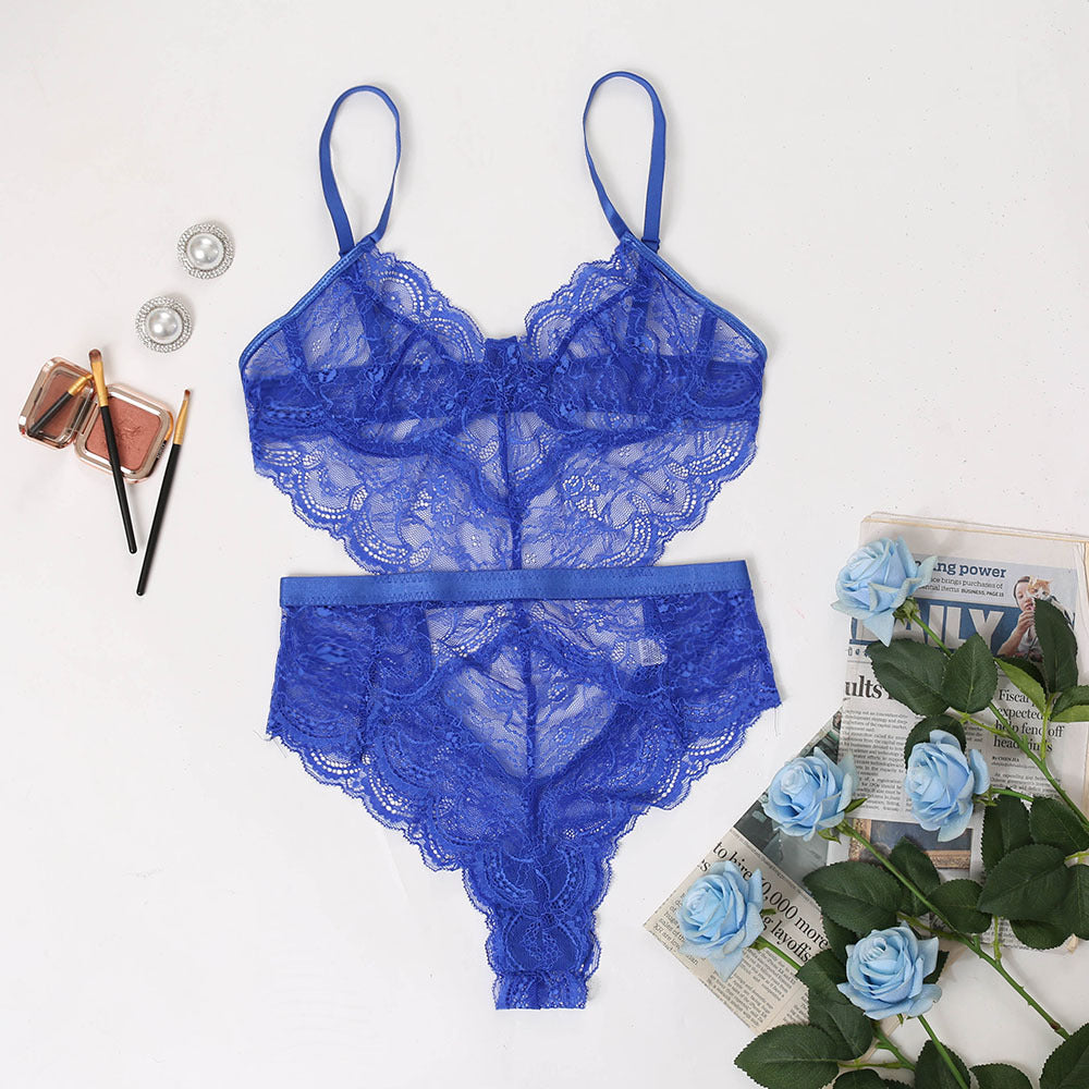 Body Madeleine azul, renda floral transparente, alças reguláveis. Vista frontal com efeito corset modelador.