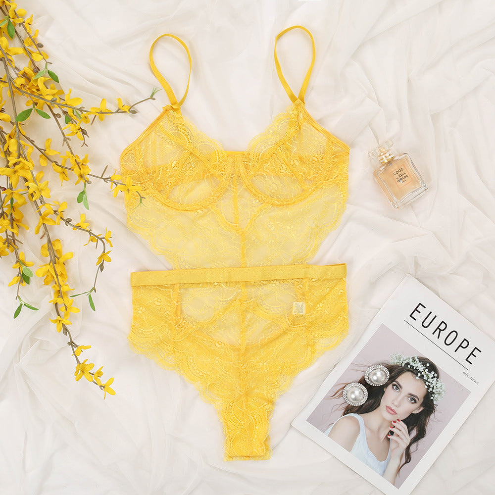 Body Madeleine NuAuge amarelo, vista frontal, renda floral delicada com aro e alças reguláveis. Efeito corset.