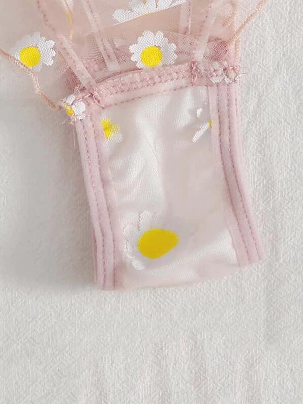 Detalhe calcinha Conjunto Luiza rosa, renda floral com margaridas bordadas, Spandex Premium.
