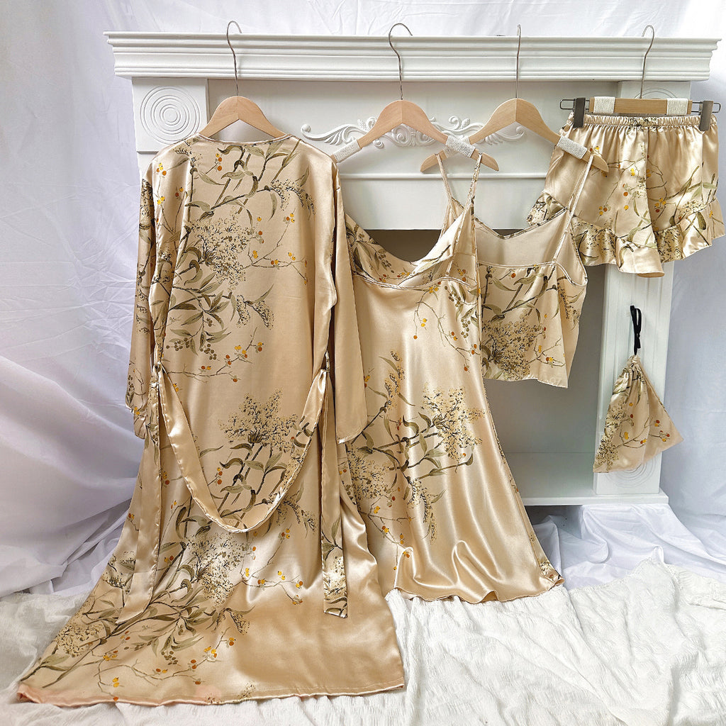 Kit Robe Isadora Champanhe, Ice Silk. Robe fluido, slip dress, top de alças e shorts, estampa floral delicada.