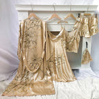 Kit Robe Isadora Champanhe, Ice Silk. Robe fluido, slip dress, top de alças e shorts, estampa floral delicada.