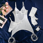 Camisola Estelar branca com paetês, aro, alças reguláveis, luvas e calcinha fio.