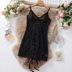 Body Eloïse preto, frente, em tule transparente ousado com renda floral, aro e alças reguláveis. Lingerie NuAuge.