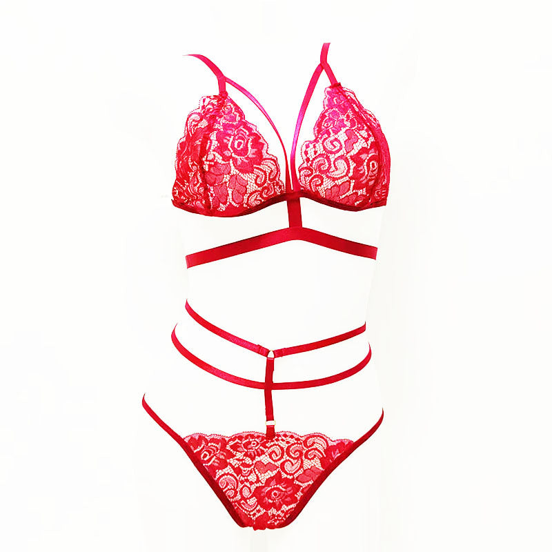 NuAuge Conjunto Zafira Vinho: sutiã bralette de renda estruturada com tiras, calcinha fio dental rendada, vista frontal.