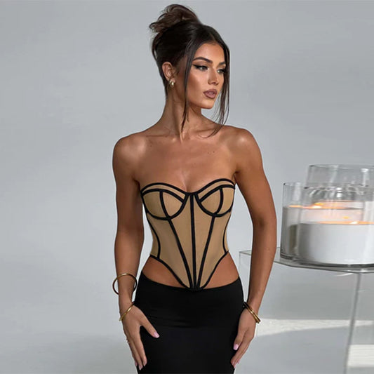 Top Rossana branco, frente. Corselet sem alças, modelagem slim fit com linhas de contorno contrastantes em elastano.