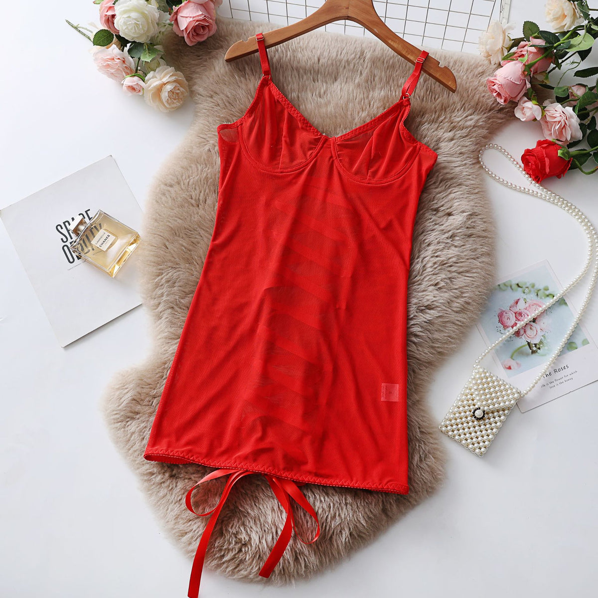 Body Eloïse vermelho, vista frontal. Tule transparente premium, renda delicada, aro e alças reguláveis.