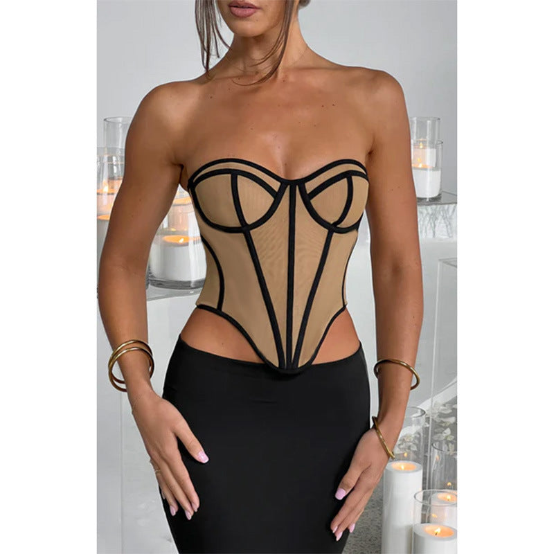Top Rossana NuAuge, frente, nude com detalhes pretos. Tomara que caia com bojo estruturado, modelagem corset slim fit em elastano.