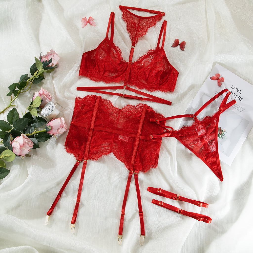 Conjunto Evangeline vermelho NuAuge. Sutiã de renda cílios com aro e estrutura fishbone, cinto-liga e calcinha fio.