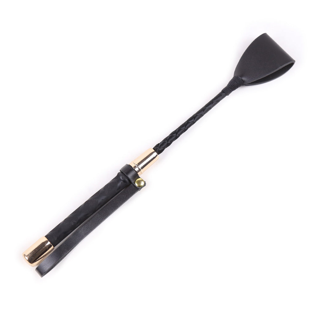 Chicote Fouet NuAuge preto de couro PU com cabo trançado e detalhes dourados.