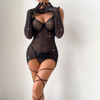 Camisola Estelar preta NuAuge com bojo estruturado, tule transparente cravejado de paetês e luvas longas. Visão frontal.