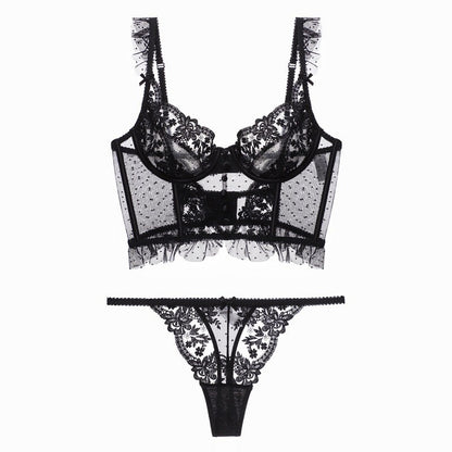 Conjunto Cosette preto, frontal. Sutiã longline com aro, renda floral e tule poá. Fio dental coordenado em renda.