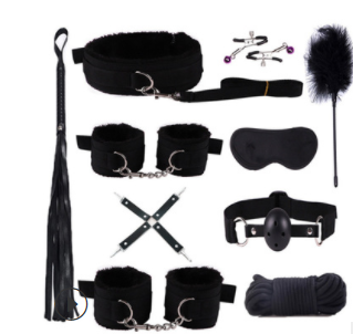 Kit Liaison preto NuAuge. Conjunto de acessórios sensuais premium: chicote, coleira, algemas forradas, mordaça, venda.