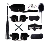 Kit Liaison preto NuAuge. Conjunto de acessórios sensuais premium: chicote, coleira, algemas forradas, mordaça, venda.