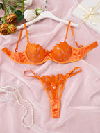 Conjunto Penelope NuAuge laranja: sutiã meia-taça com bojo fino, renda bordada, tule transparente e calcinha fio.
