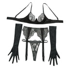 NuAuge Conjunto Cassiopeia preto de frente. Sutiã com aro e renda bordada, calcinha fio, cinta-liga e luvas longas transparentes.