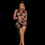 Body Anastasia preto frontal, com mesh transparente, aplicações de strass e corte assimétrico.
