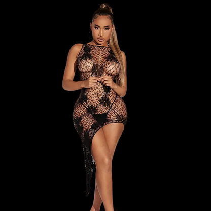 Body Anastasia preto frontal, com mesh transparente, aplicações de strass e corte assimétrico.